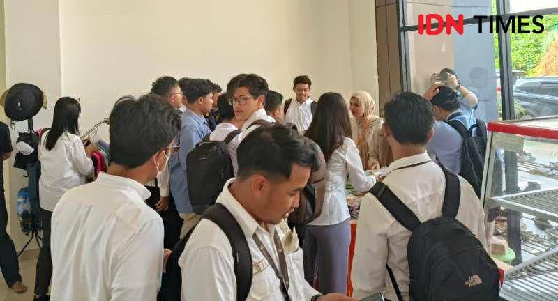 Puluhan pegawai OIKN padati Bazar Ramadhan di rusun ASN 1 IKN (IDN Times/Ervan)