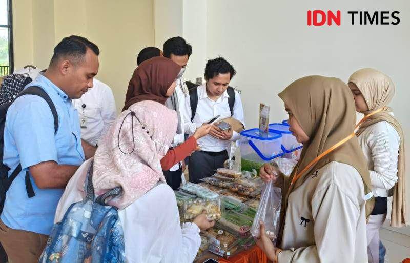 Puluhan pegawai OIKN padati Bazar Ramadhan di rusun ASN 1 IKN (IDN Times/Ervan)