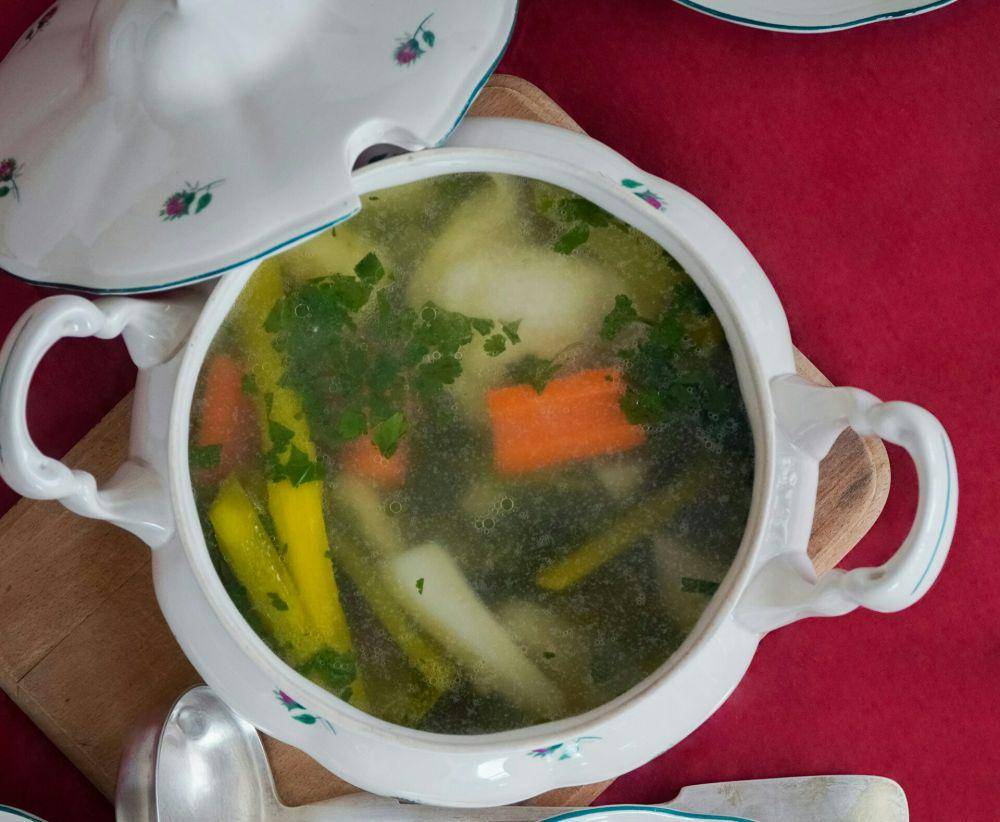 ilustrasi chicken noodle soup (unsplash.com/Karolina Kalodziejczak)