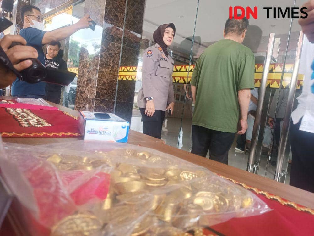 Pria WNA Cina Ditangkap Jajakan Tahil Emas Palsu di Bandar Lampung