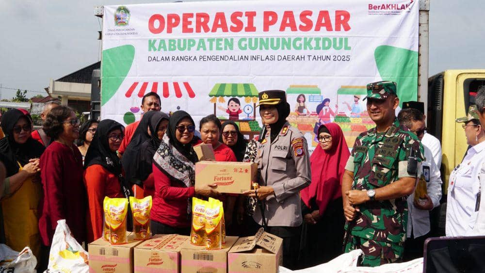 TPID DIY bersama dengan Dinas Perdagangan Gunungkidul juga melaksanakan Operasi Pasar.(Dok.Diskominfo Gunungkidul)