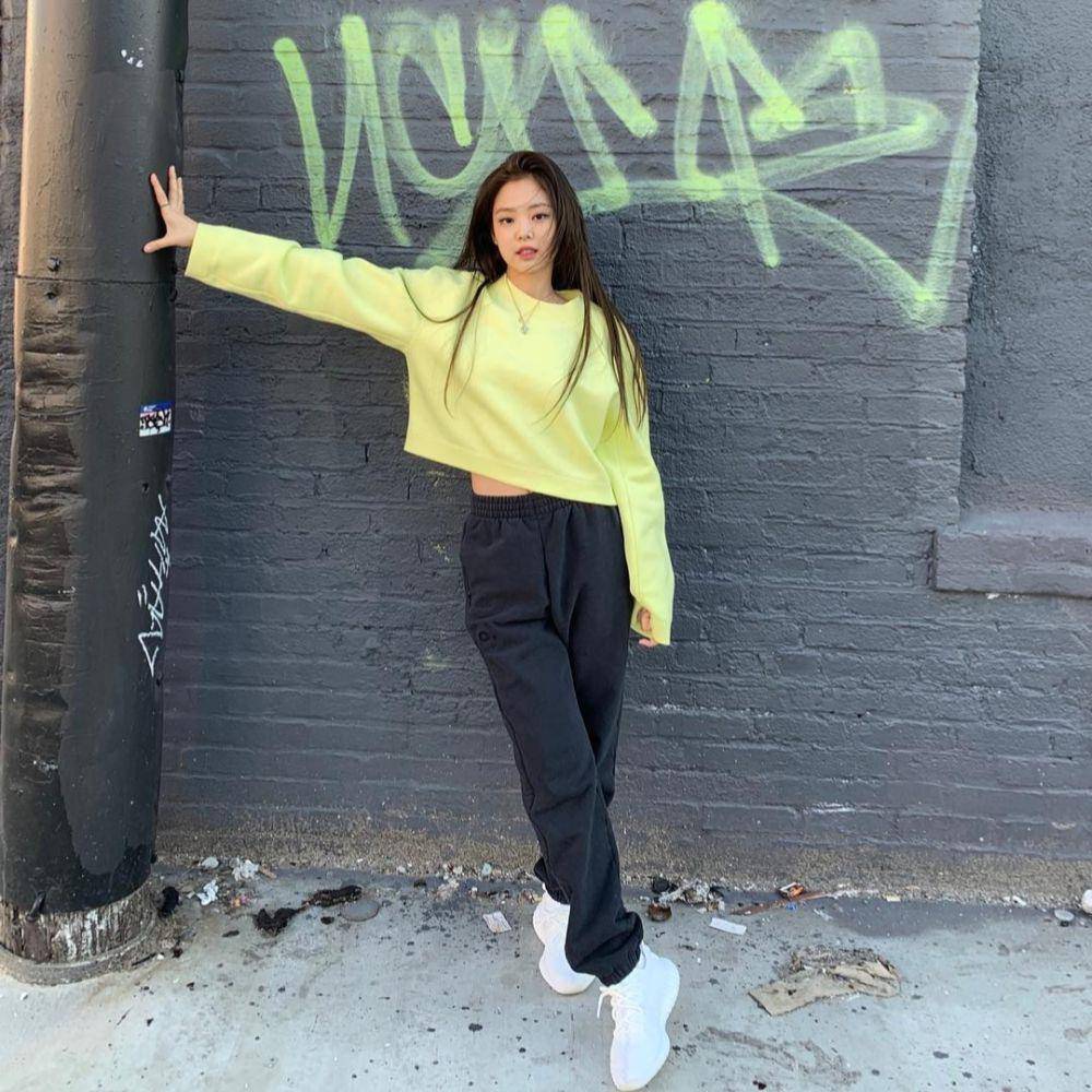 OOTD liburan ala Jennie (instagram.com/jennierubyjane)