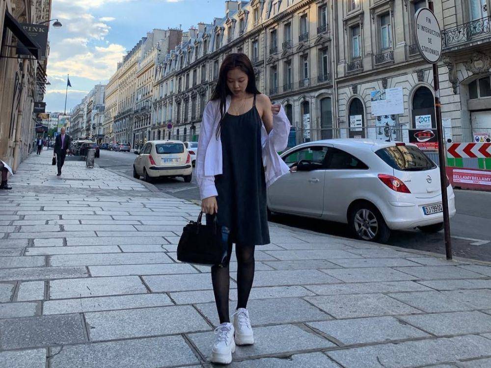 OOTD liburan ala Jennie (instagram.com/jennierubyjane)