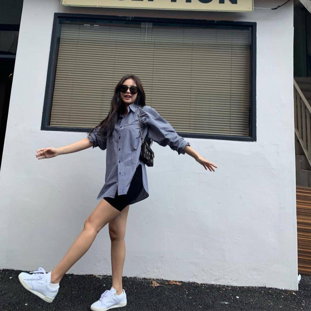 OOTD liburan ala Jennie (instagram.com/jennierubyjane)