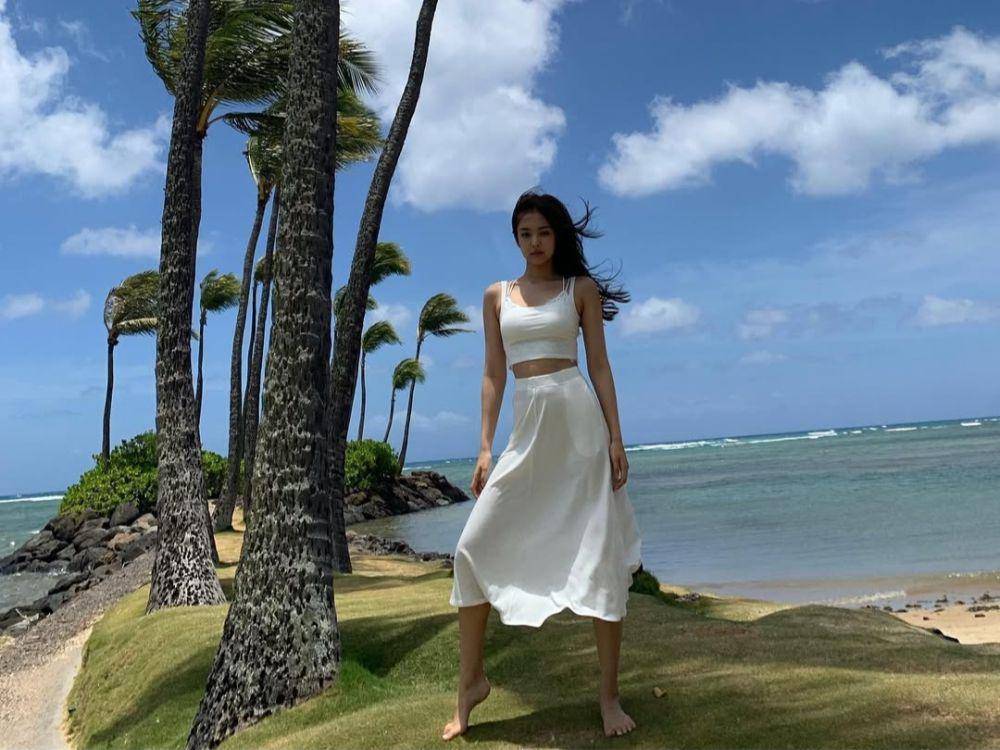 OOTD liburan ala Jennie (instagram.com/jennierubyjane)