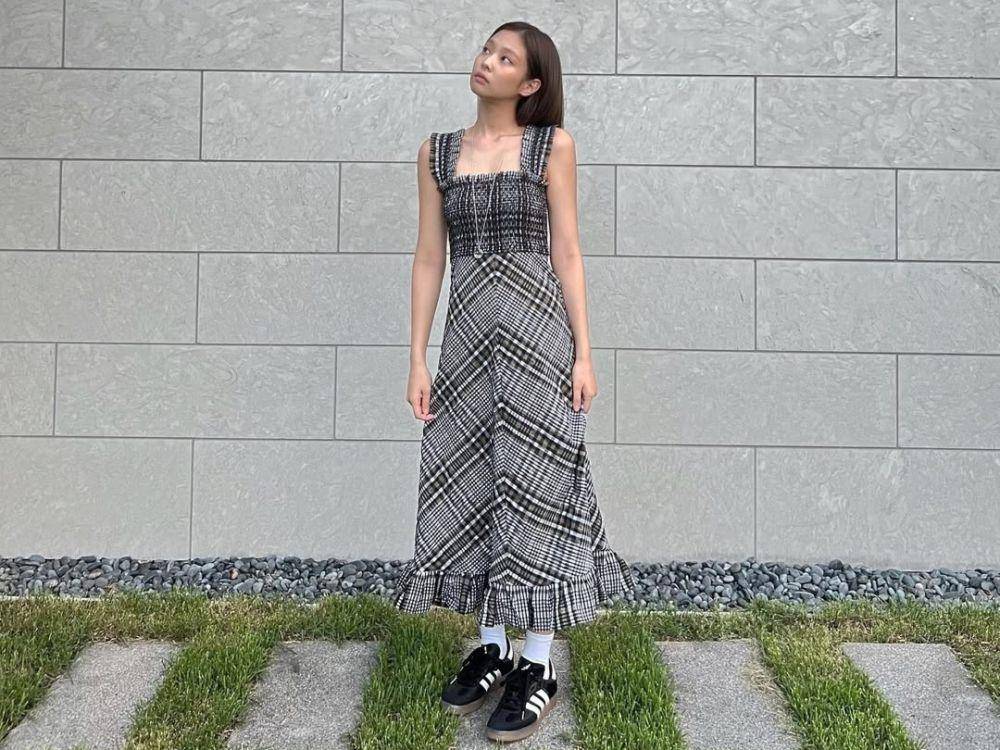 OOTD liburan ala Jennie (instagram.com/jennierubyjane)