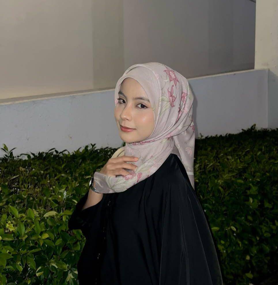 ilustrasi model hijab (instagram.com/adreannazu)