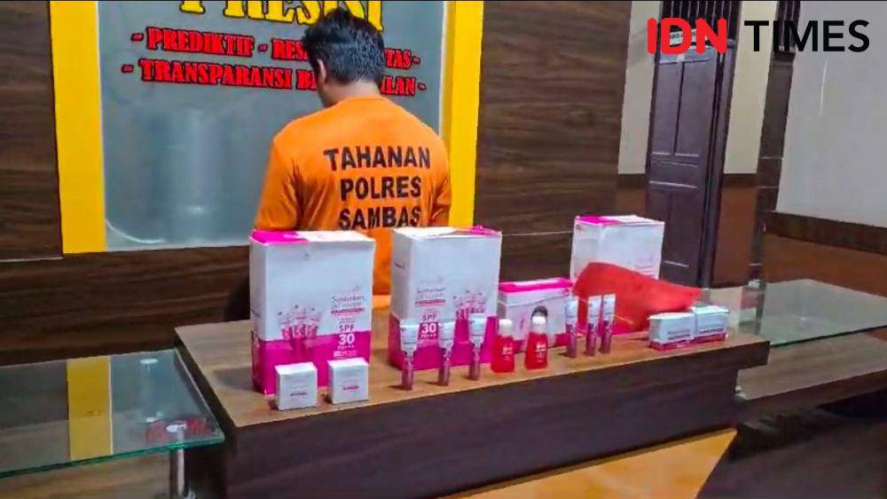 Polisi amankan satu tersangka penyelundupan skincare ilegal. (IDN Times/Istimewa).