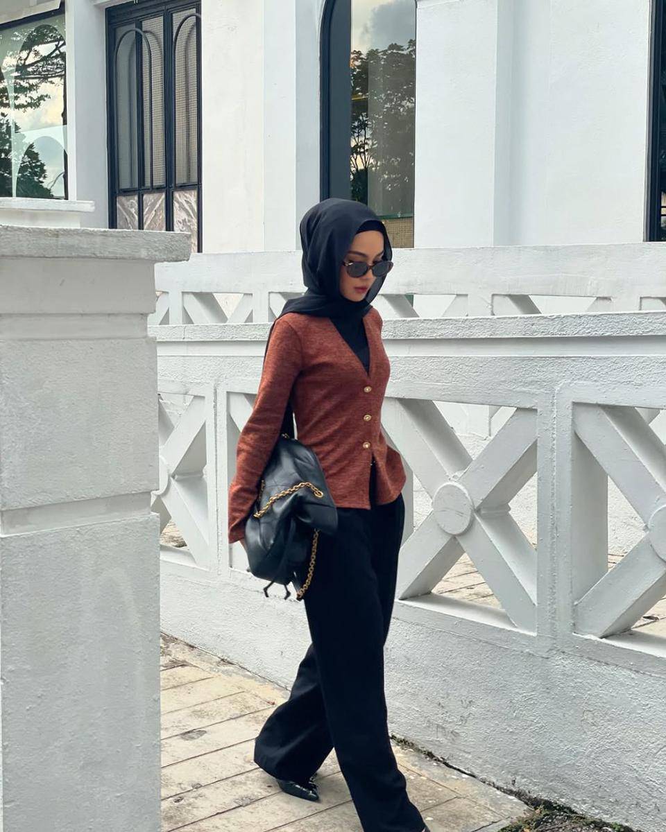 potret ide outfit bukber kasual serba hijab pashmina dan turban ala Sharifah Rose (instagram.com/sharifahrose_)