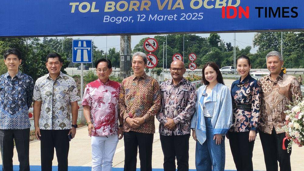 Wali Kota Bogor Dedie Rachim bersama jajaran pengembang OCBD saat meresmikan akses tol BORR, Rabu (12/3/2025). (Linna Susanti/IDN Times).