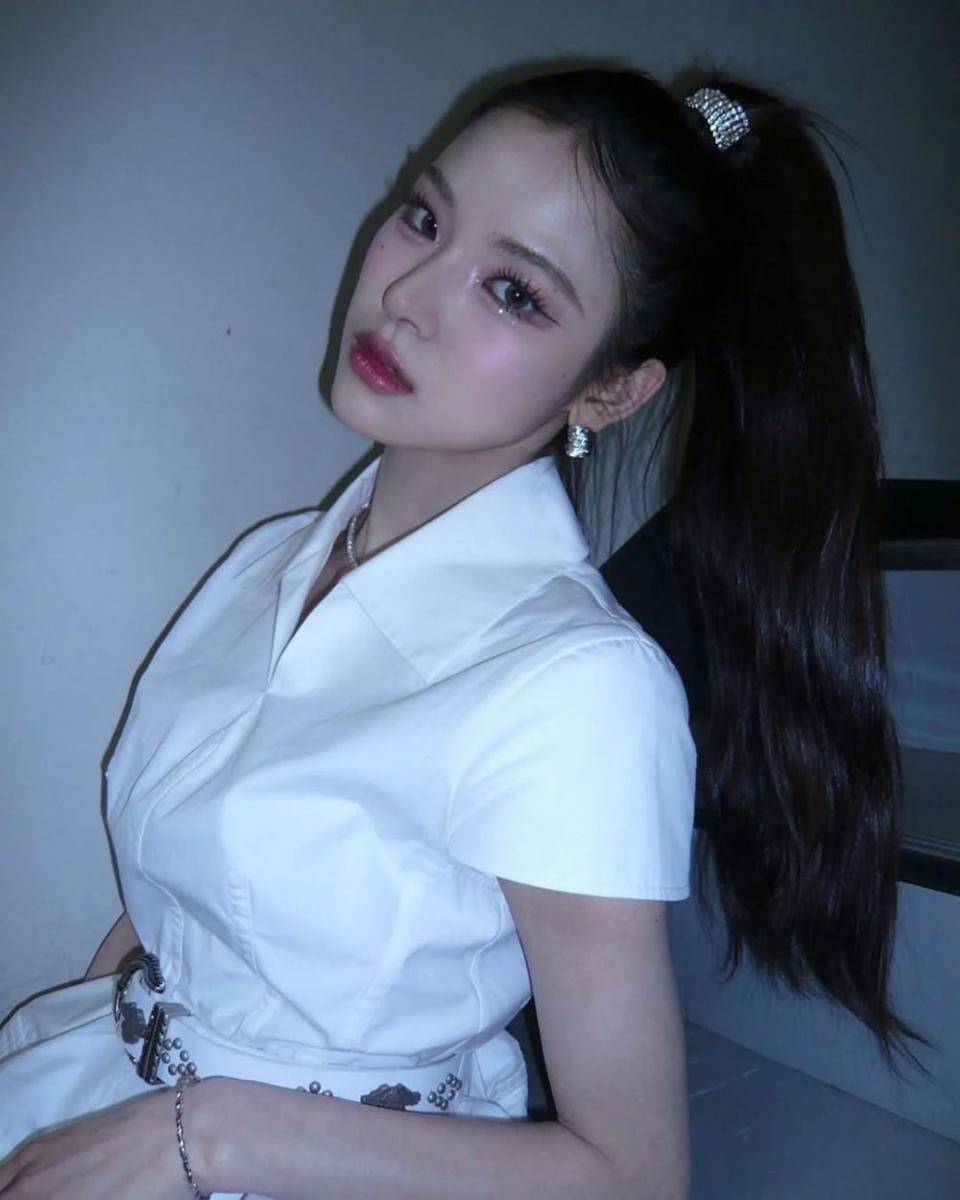 Mai izna (instagram.com/izna_offcl)