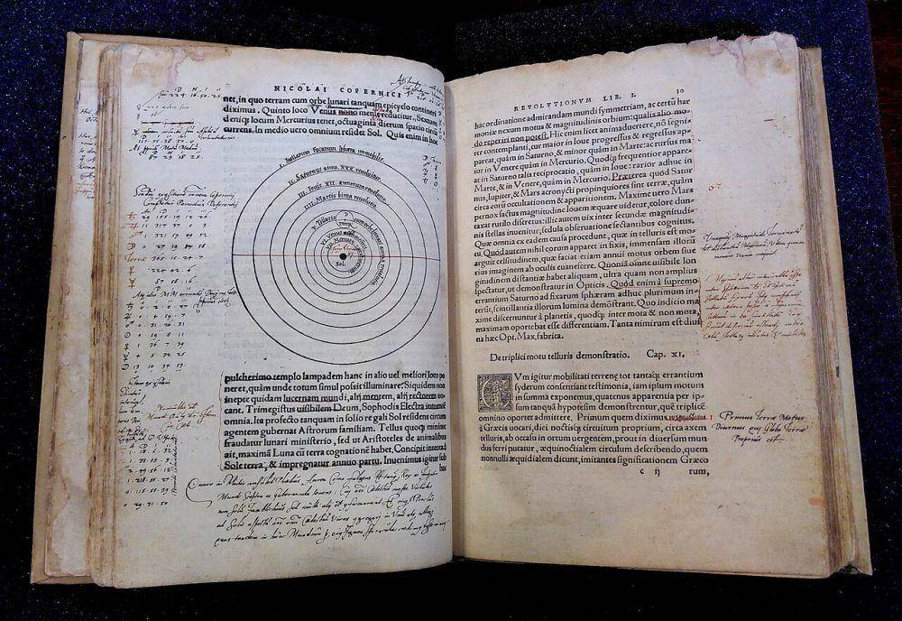 Buku De Revolutionibus Orbium Coelestium (commons.wikimedia.org/Lfurter)