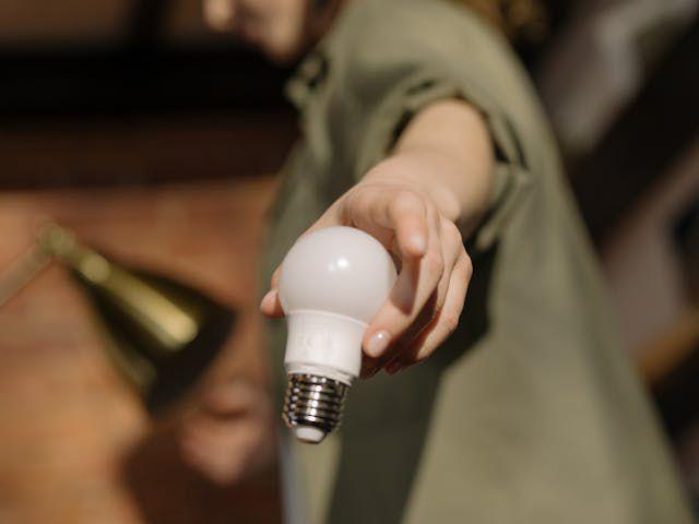 Bukan Terangnya, Ini Tips Membeli Bola Lampu yang Hemat untuk Rumah!