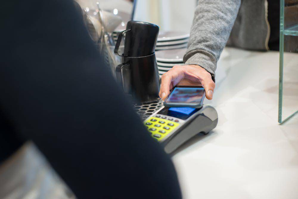 ilustrasi membayar menggunakan e-wallet (pexels.com/ Kampus Production)