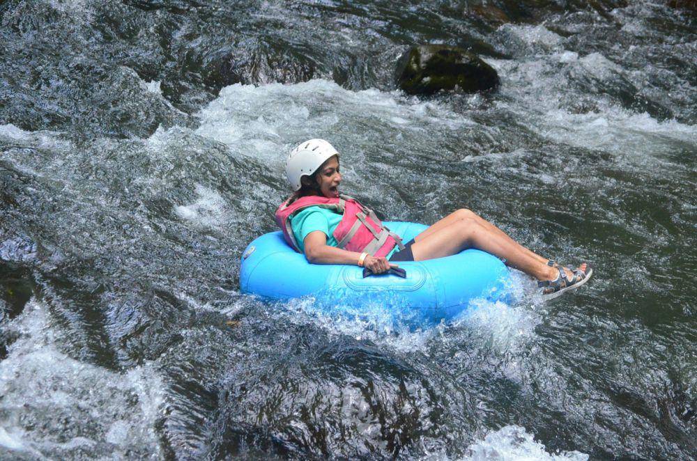 ilustrasi river tubing sebagai salah satu wisata adventure (pexels.com/Naimesh Patel)