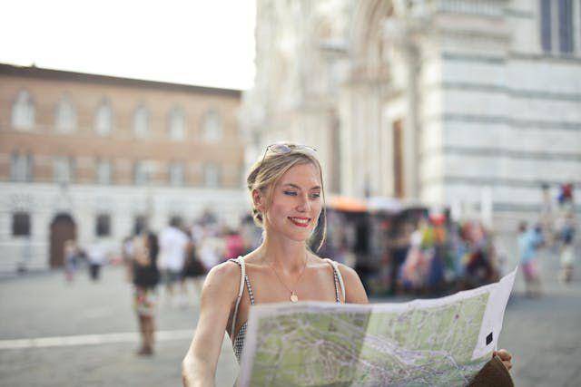 ilustrasi Tour guide