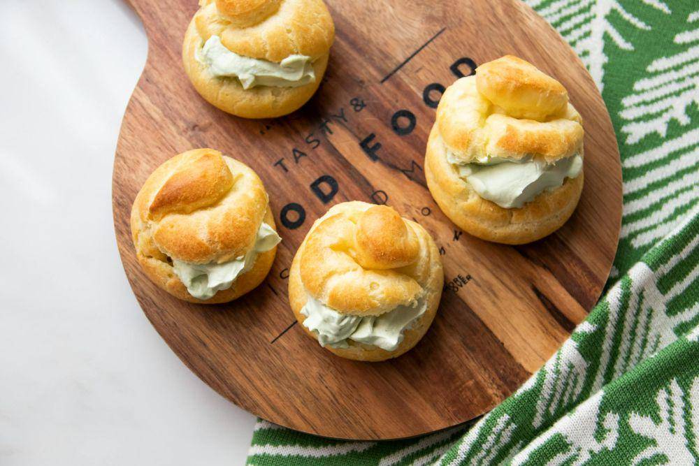 ilustrasi cream puff renyah dan berongga (pexels.com/christy hu)