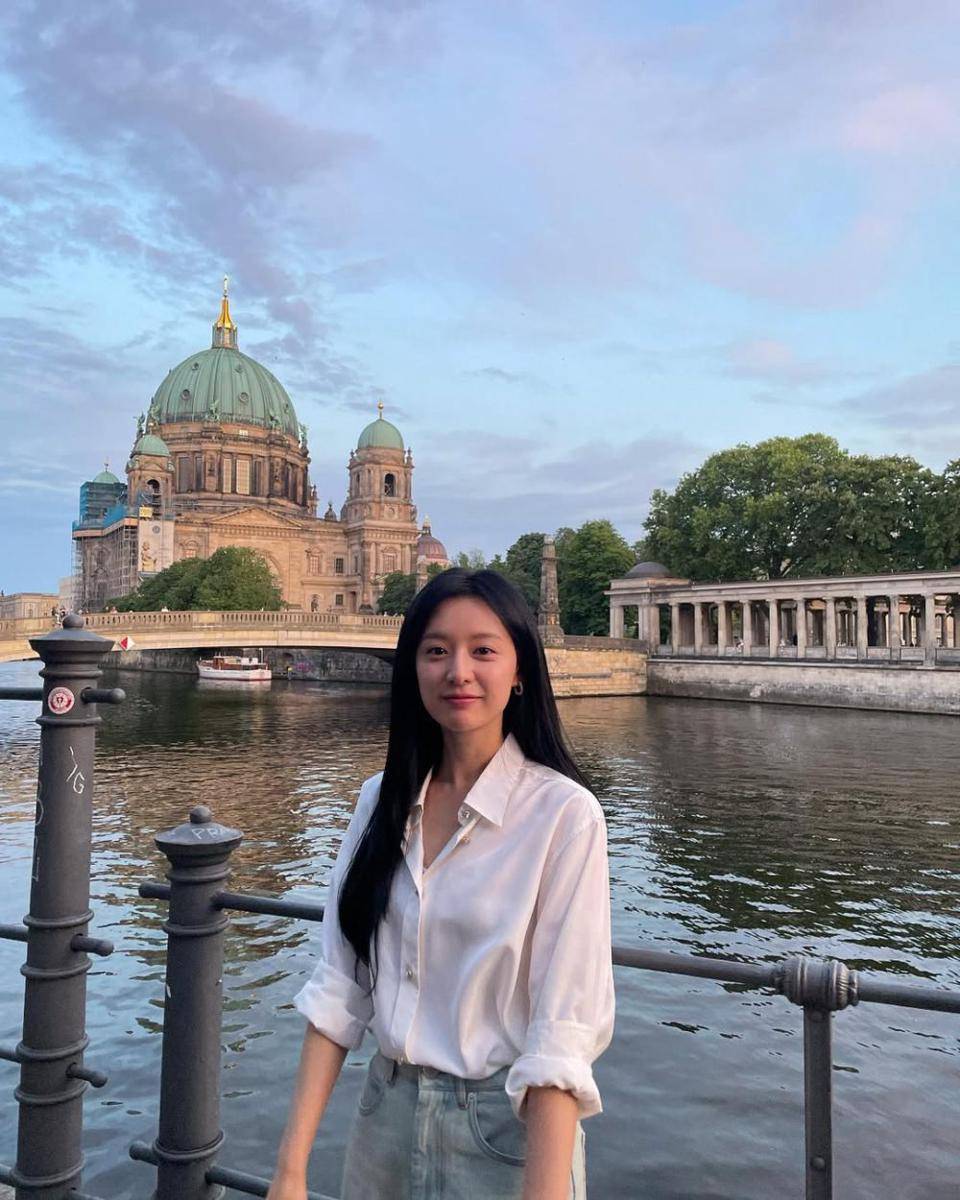 Kim Ji Won (instagram.com/geewonii)