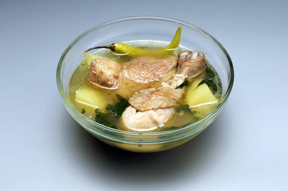 tinolang manok (commons.m.wikimedia.org/Joy D. Ganaden)