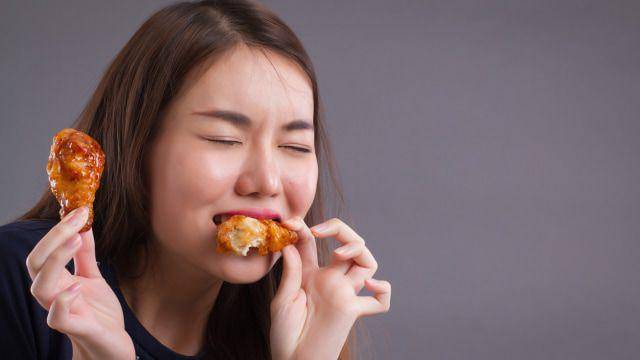ilustrasi makan pedas (pexels.com/mali)