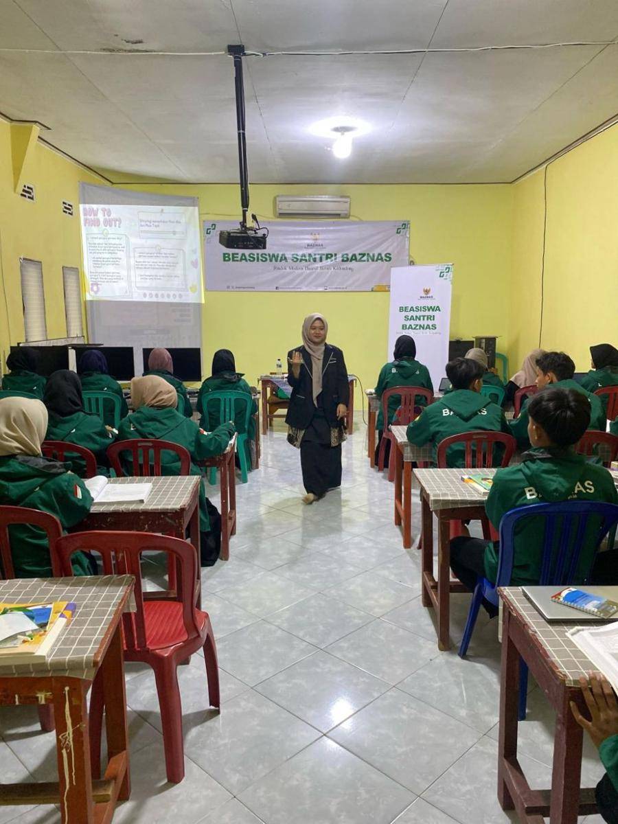 Santri dan fatayat (santriwati) Pondok Modern Daarul Ikrom (PMDI) Kedondong Kabupaten Pesawaran. (Dok. PMDI).