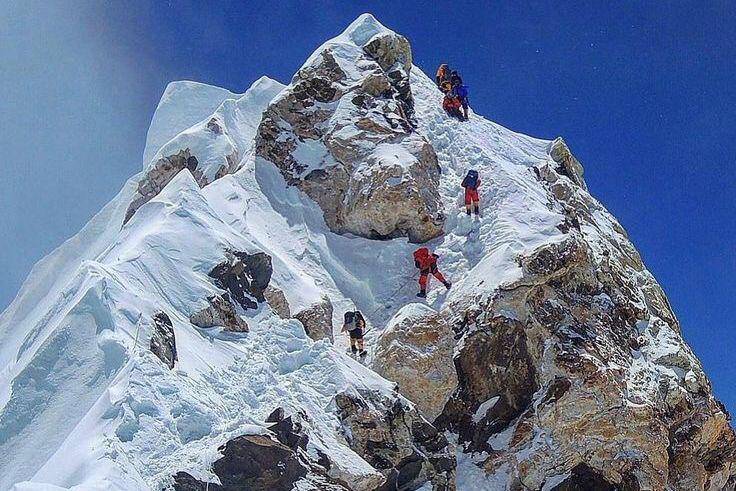 Gunung Makalu, gunung tertinggi di dunia yang sulit didaki. (Pinterest/Nepal Guideinfo)