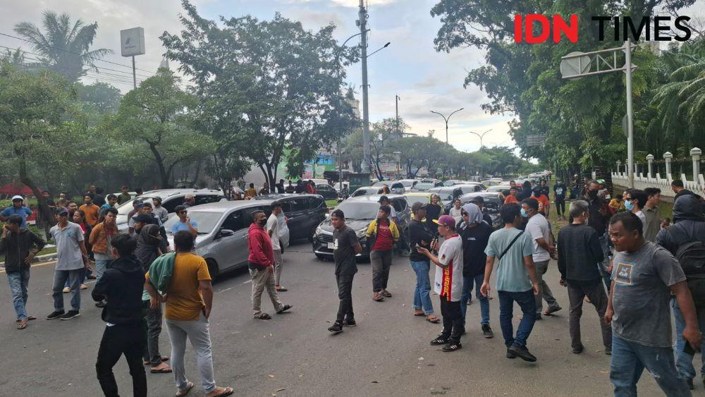 Massa Driver Online Kecewa Gubernur Sulsel Tak Temui Pendemo