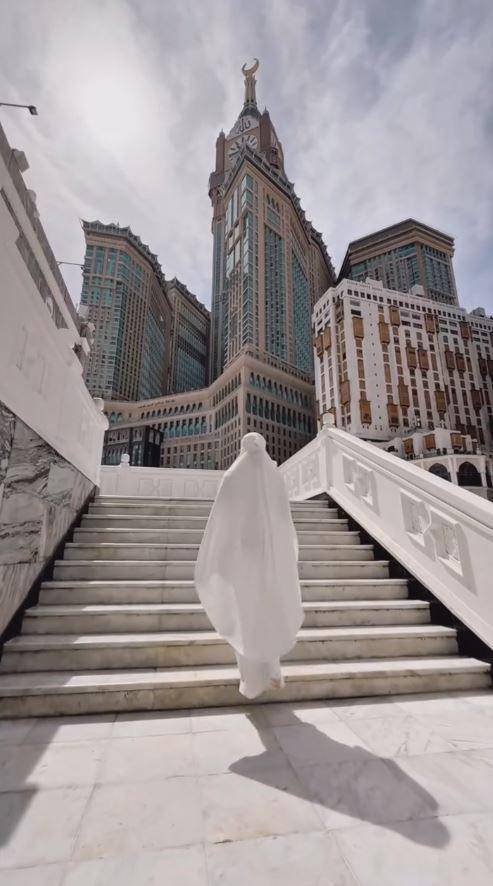 Celine Evangelista ibadah umrah (Instagram.com/celine_evangelista)