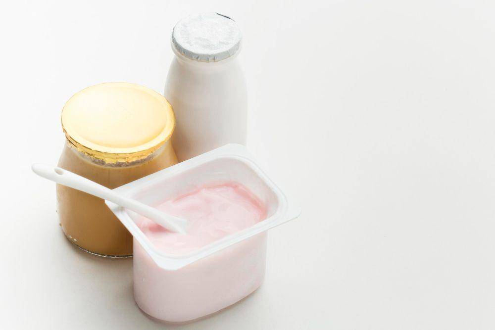 Ilustrasi greek yogurt kemasan atau yogurt drink (freepik.com.com/freepik)