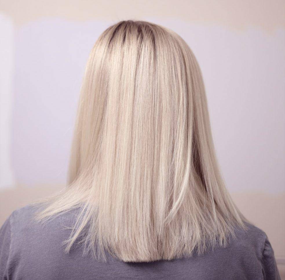 ilustrasi rambut pirang platinum (unsplash.com/Alexander Grey)