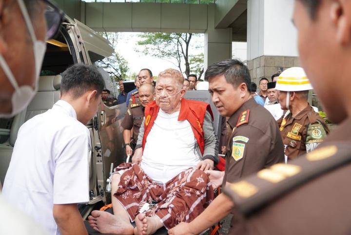 Tersangka Halim Ali saat ditahan di Kejati Sumsel (Dok: Kejati Sumsel)