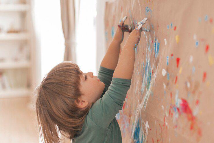 5 Solusi Atasi Toddler yang Suka Corat Coret Dinding Rumah