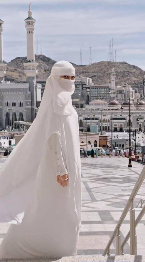 Celine Evangelista ibadah umrah (Instagram.com/celine_evangelista)
