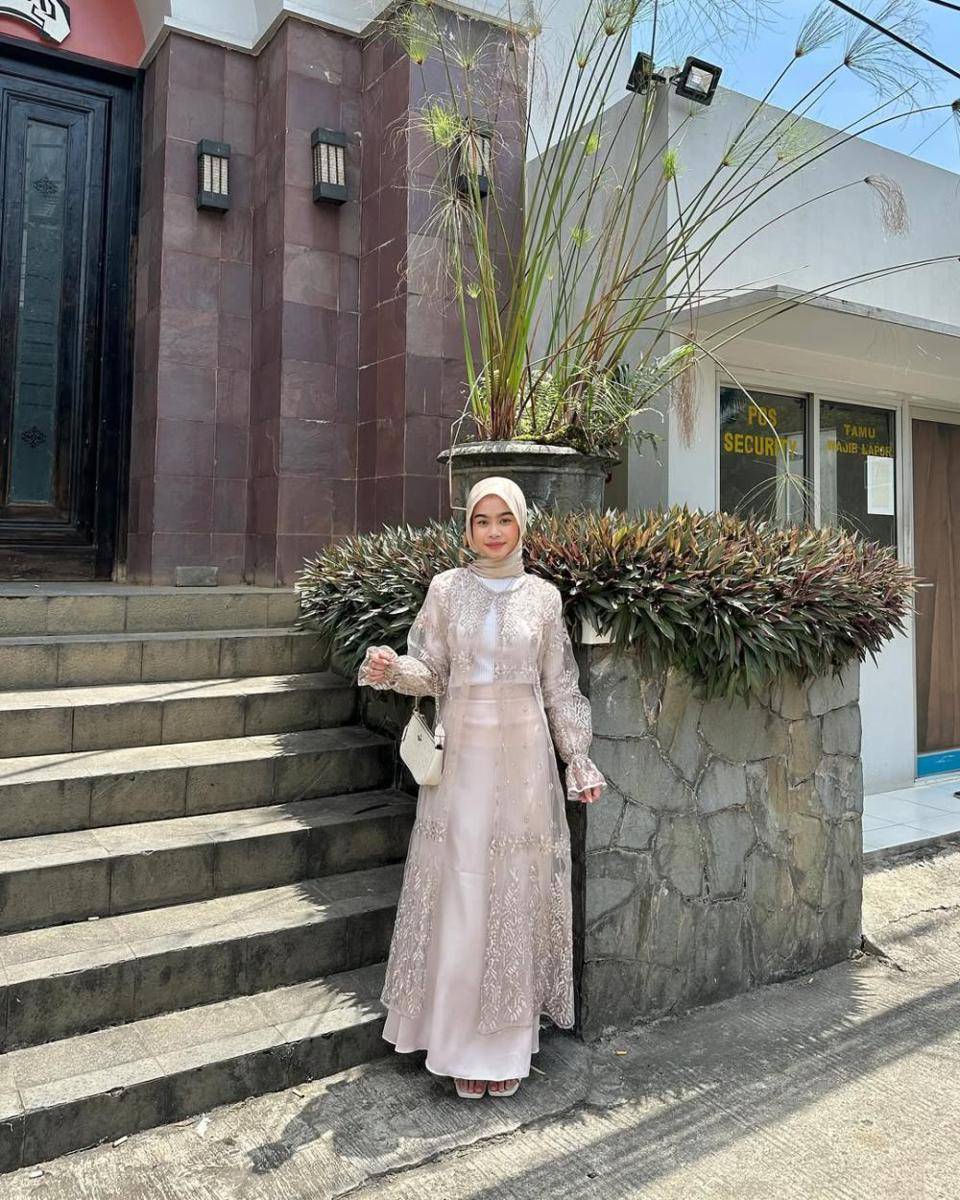 referensi baju lebaran ala Nola Clara (instagram.com/nolaclr.a)