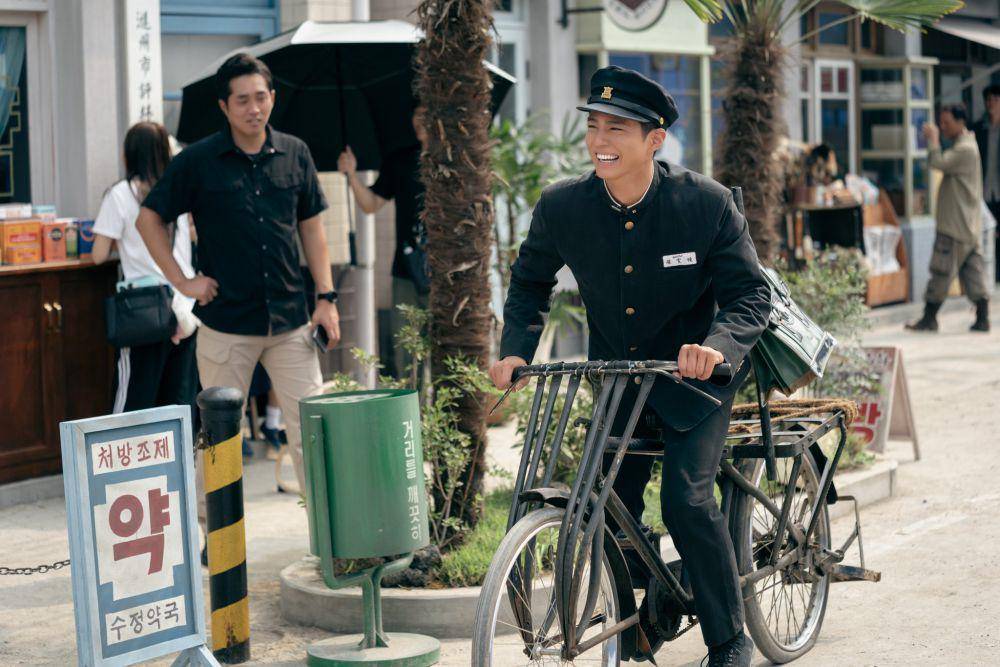 Park Bo Gum di balik layar When Life Gives You Tangerines (dok. Netflix/When Life Gives You Tangerines)