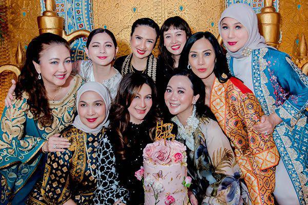 7 Potret Buka Puasa Geng Artis 90-an, Sekalian Ultah Diana Pungky