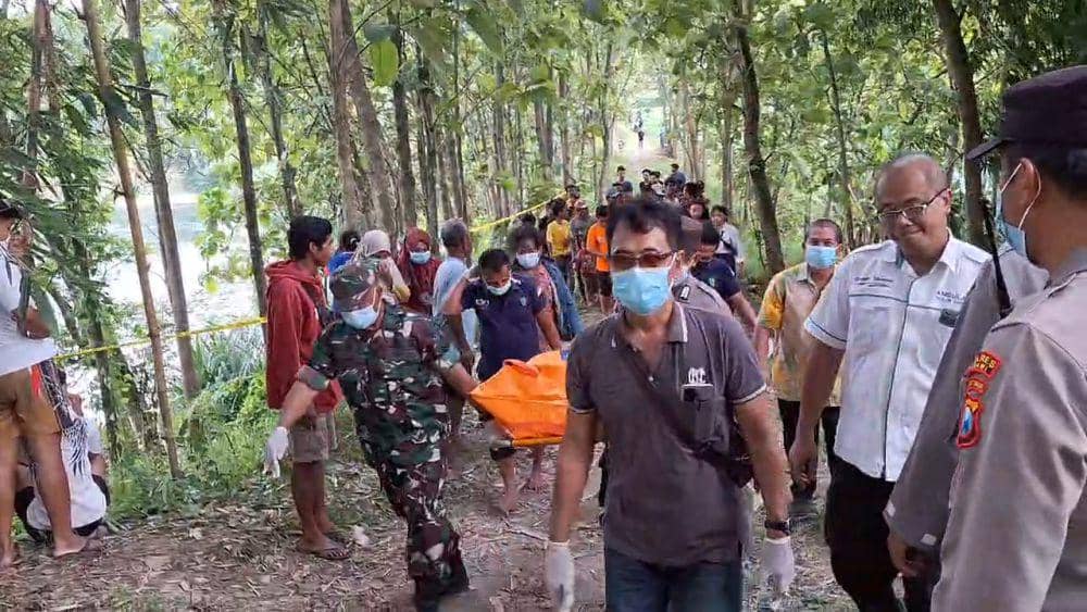 Penemuan mayat pria di embung Desa Kasreman, Kecamatan Kasreman, Kabupaten Ngawi. IDN Times/ Riyanto.