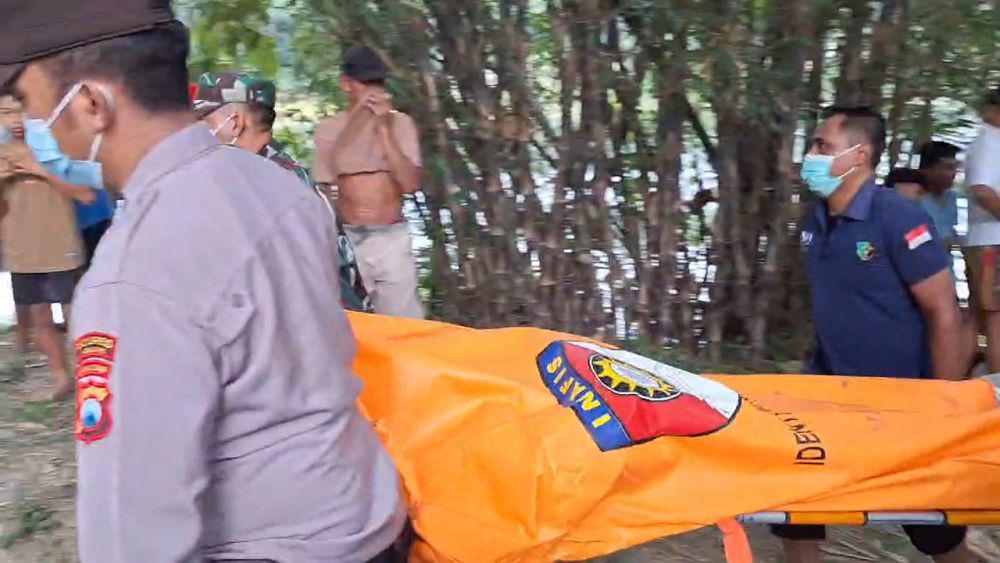 Penemuan mayat pria di embung Desa Kasreman, Kecamatan Kasreman, Kabupaten Ngawi. IDN Times/ Riyanto.