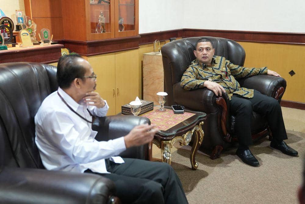 Wali Kota Makassar, Munafri Arifuddin bersama Kepala Perwakilan BPKP Sulsel Mohamad Risbiyantoro di kantor BPKP Sulsel, Kamis (13/3/2025). (Dok. Humas Pemkot Makassar)