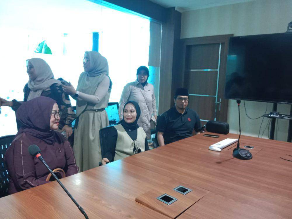 Bakal Calon Wali Kota Palopo, Naili Trisal, saat menjalani pemeriksaan kesehatan di RSUD Labuang Baji, Makassar, Kamis (13/3/2025). (Dok. Istimewa)