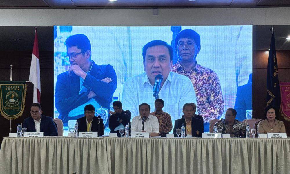 Dialog terbuka Ketua Yayasan HKBP Nommensen Effendi Simbolon bersama dosen dan mahasiswa pada Festival Nommensen 2025 (dok.istimewa)