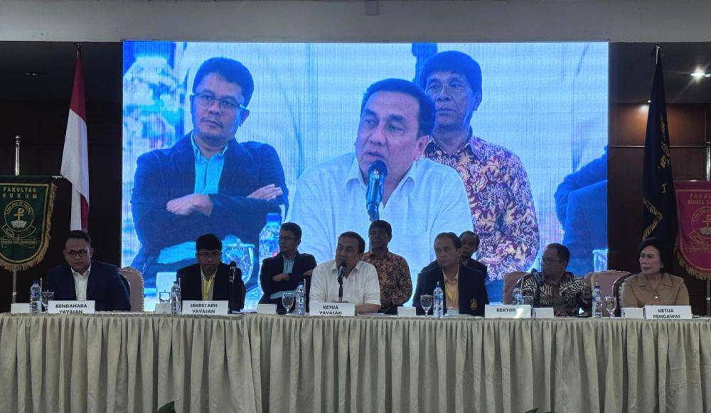 Dialog terbuka Ketua Yayasan HKBP Nommensen Effendi Simbolon bersama dosen dan mahasiswa pada Festival Nommensen 2025 (dok.istimewa)