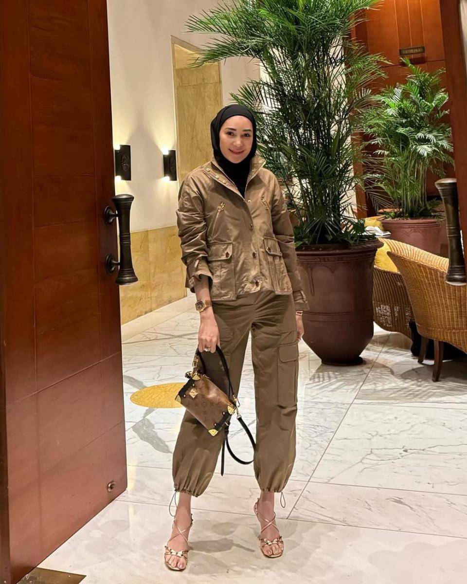 potret ide outfit hijab bergaya kasual ala Erin Taulany (instagram.com/erintaulany)