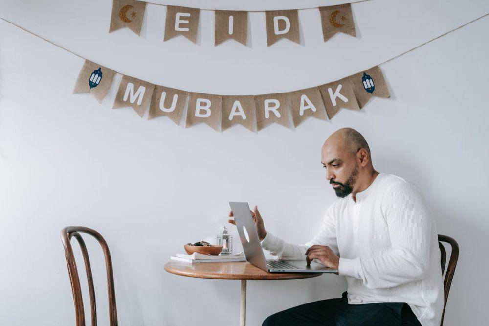 Ilustrasi zakat online (pexels.com/Timur Weber)