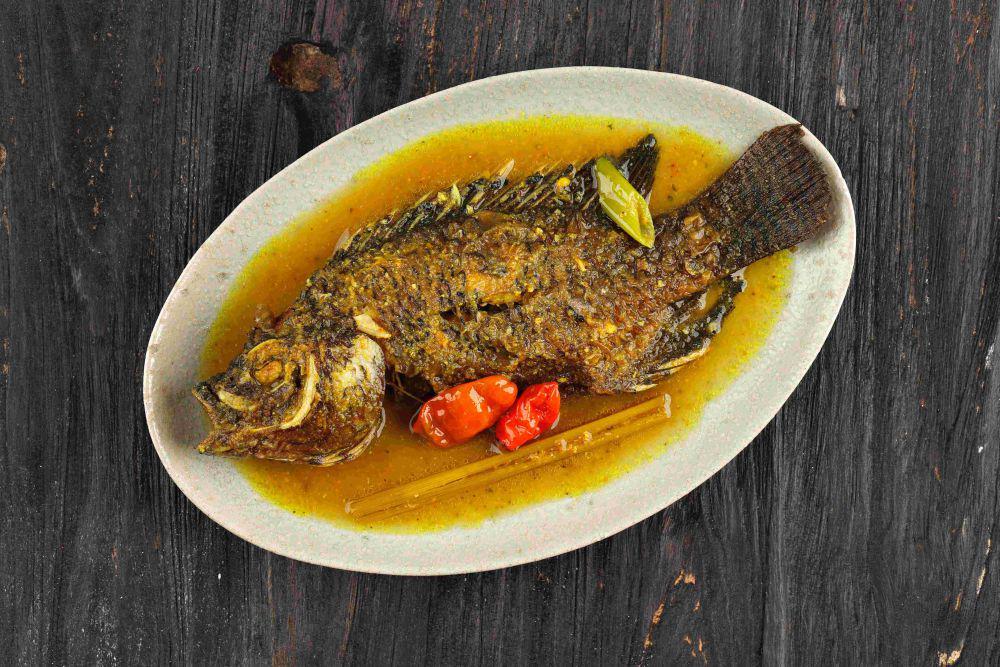 5 Tips Memasak Ikan Bumbu Kuning agar Lebih Sedap dan Tidak Amis