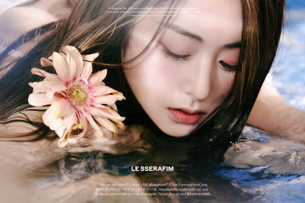 potret Yunjin LE SSERAFIM di mini album FEARLESS (dok. Weverse/LE SSERAFIM)