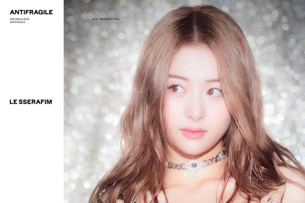 potret Yunjin LE SSERAFIM di mini album ANTIFRAGILE (dok. Weverse/LE SSERAFIM)