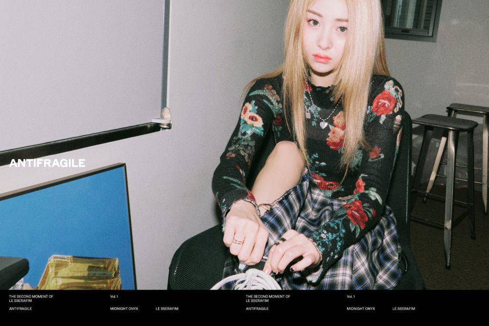 potret Yunjin LE SSERAFIM di mini album ANTIFRAGILE (dok. Weverse/LE SSERAFIM)