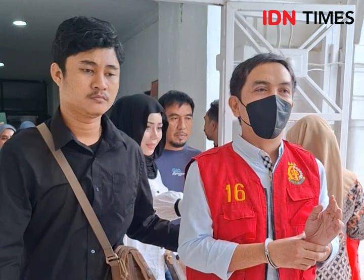 Mustadir Dg Sila (42), pemilik produk skincare FF Glow di Pengadilan Negeri Makassar, Kamis (13/3/2025). IDN Times/Darsil Yahya