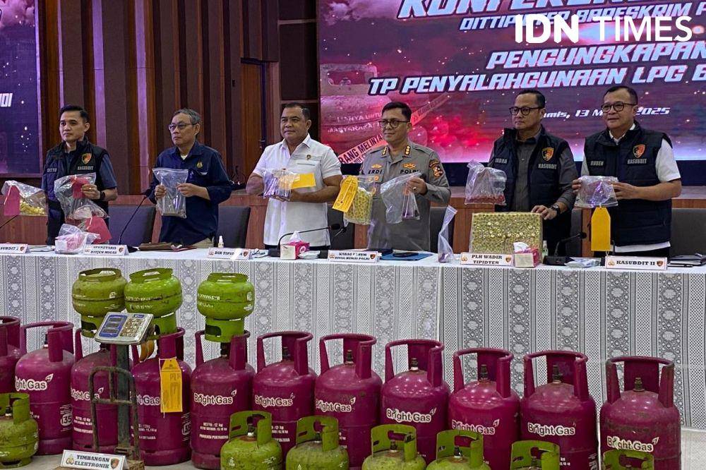 Bareskrim Polri ungkap kasus pengoplosan gas LPG bersubsidi (IDN Times/Irfan Fathurohman)